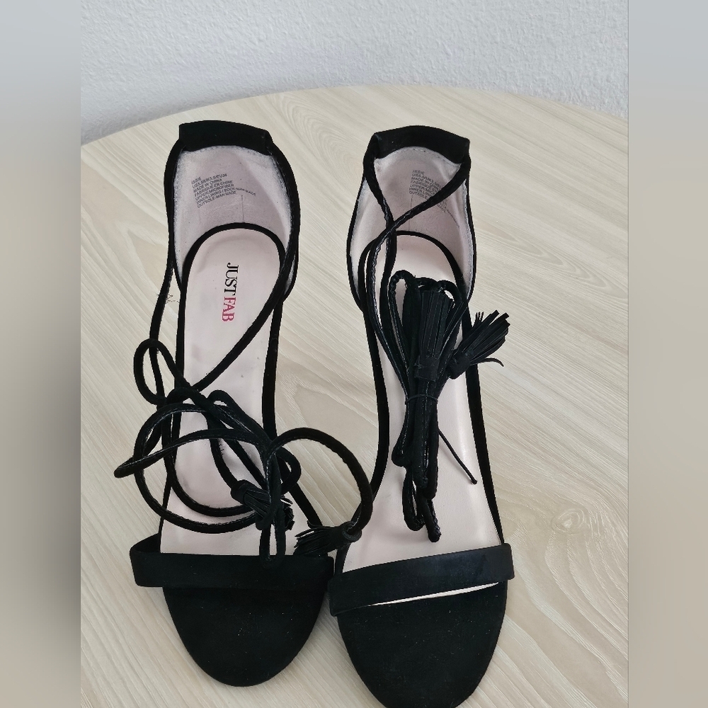 Just Fab Issie Women's Black Suede Casual Strappy 2 " Heels Size 5.5 - Picture 3 of 9
